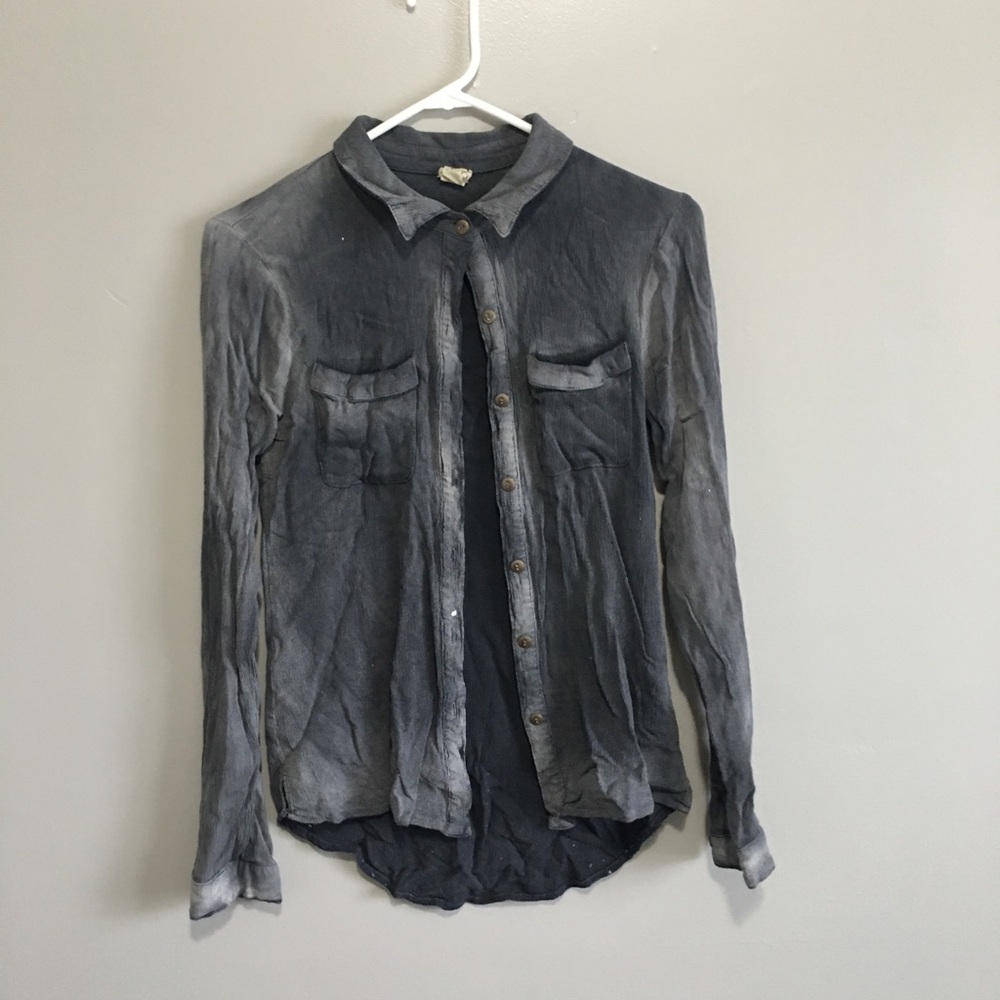 Grey/black buckle button up
